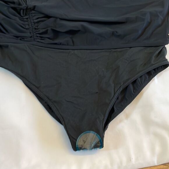 PROFILE BY GOTTEX SKIRT WITH BUILT IN BIKINI.  FLOWY MULTI COLORED TRIM.… - Picture 5 of 9